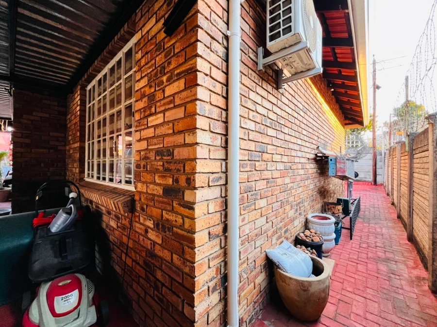 3 Bedroom Property for Sale in Protea Park North West